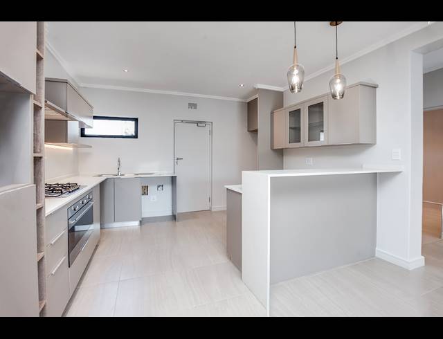 3 BEDROOM APARTMENT FOR SALE IN BRYANSTON